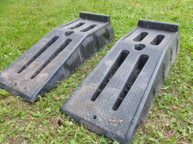 lot 50 image: Car Ramps