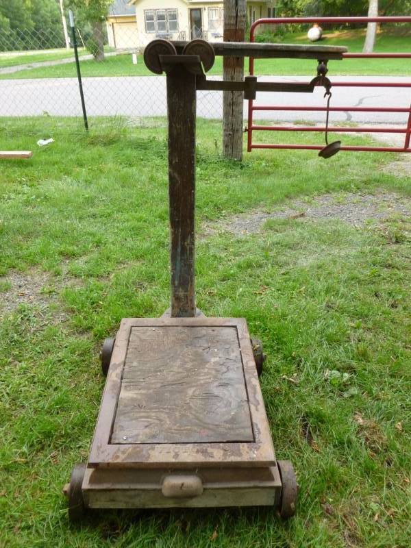 lot 58 image: Antique Platform Scale