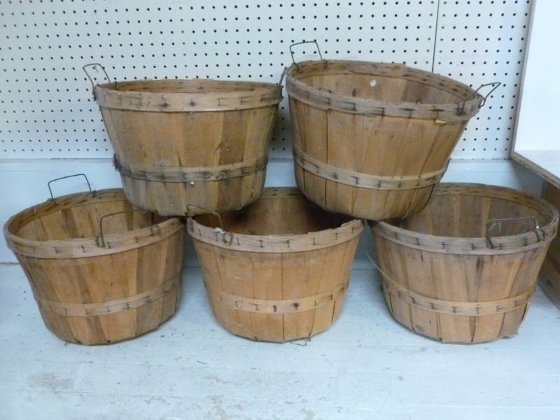 lot 66 image: Vintage Bushel Baskets