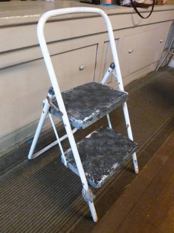 lot 68 image: Cosco Step Stool