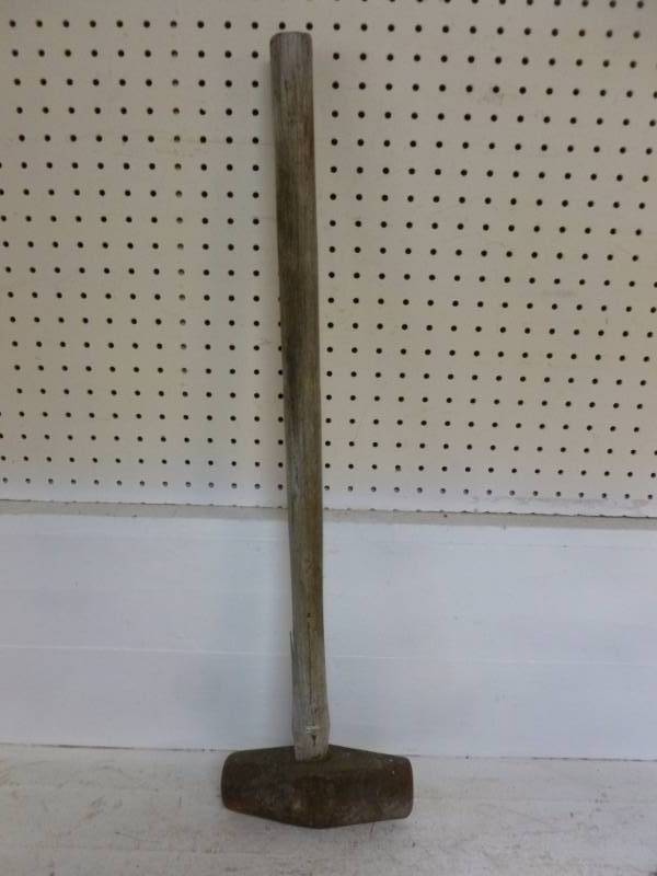 lot 74 image: Sledge Hammer