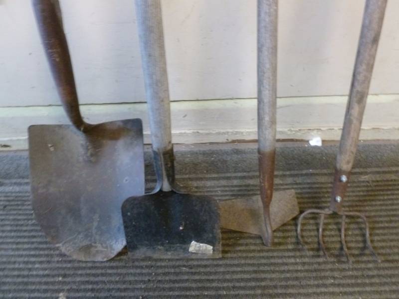lot 86 image: Lawn And Garden Items