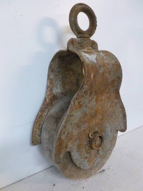 lot 89 image: Vintage Barn Pulley