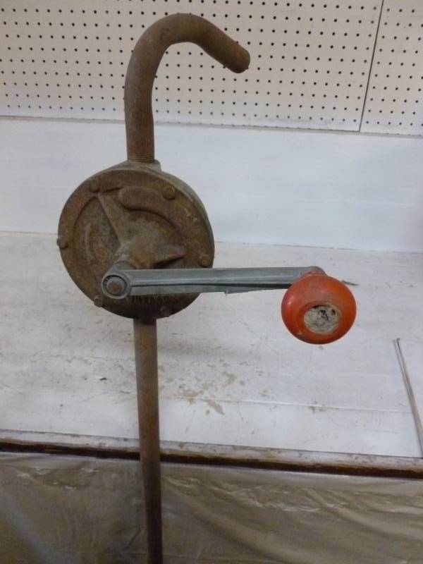 lot 93 image: Barrel Oil Pump