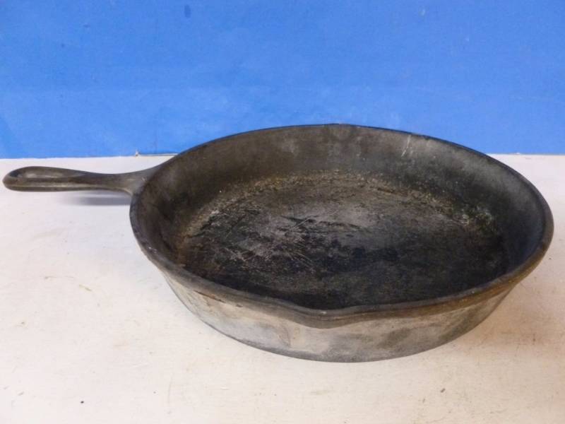 lot 207 image: Cast Iron Pan