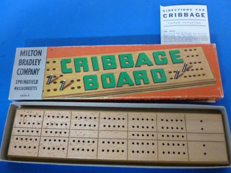 lot 213 image: Vintage Cribbage Board