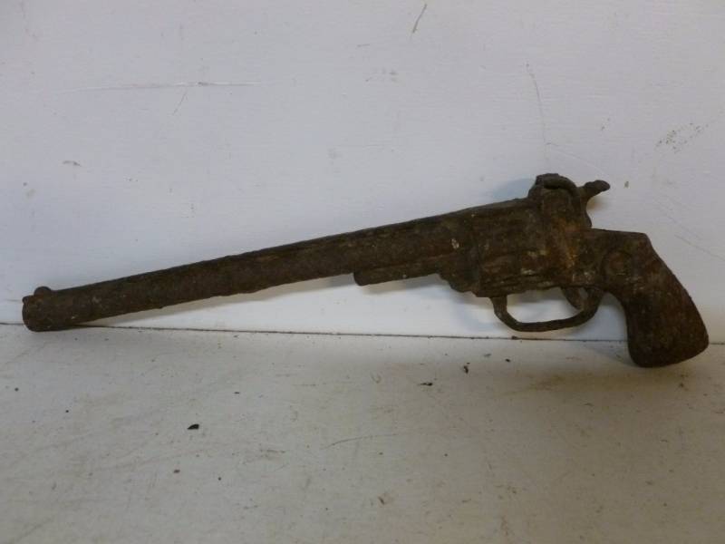 lot 215 image: Vintage Toy Gun