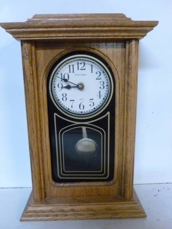 lot 218 image: Mantle Clock