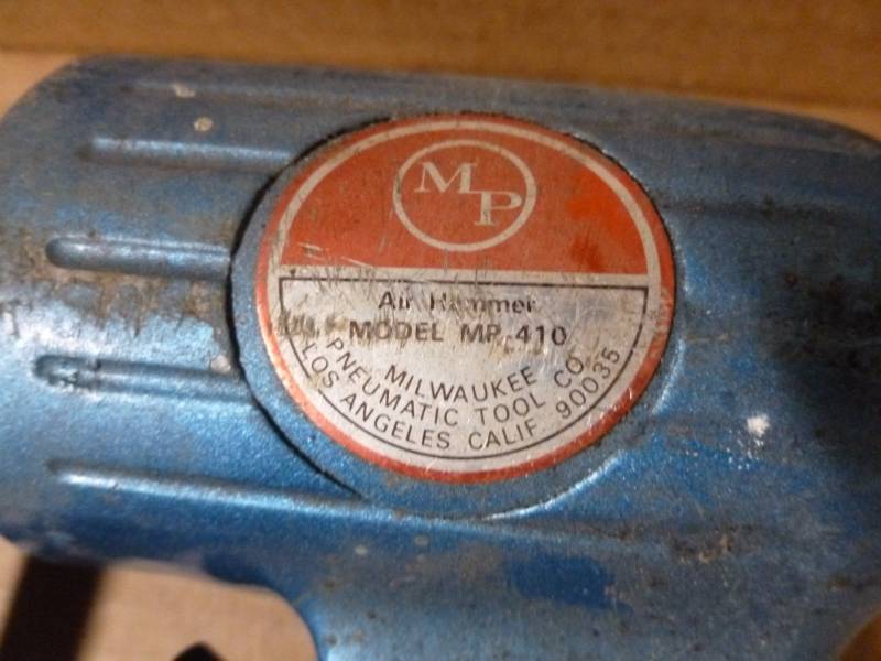 lot 221 image: Pneumatic Air Chisel