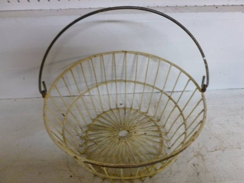 lot 223 image: Vintage Egg Basket