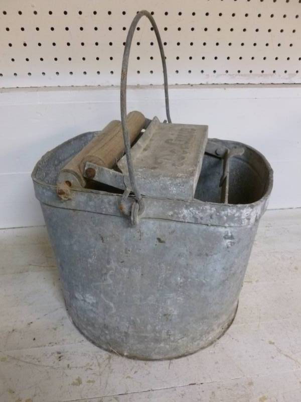 lot 226 image: Vintage Wash Bucket