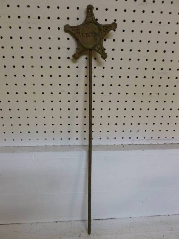 lot 229 image: Vintage Brass Decoration