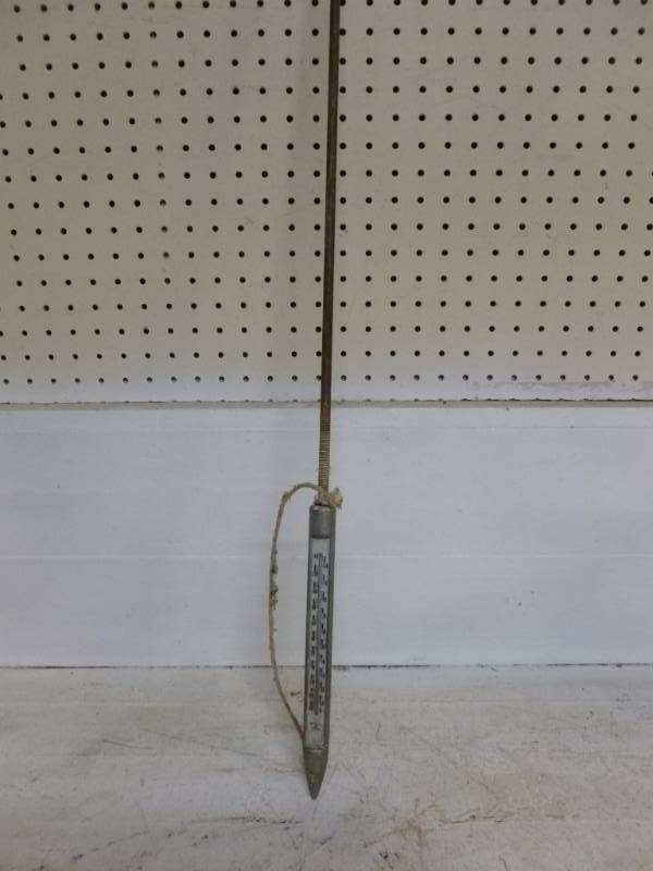 lot 236 image: Vintage Thermometer