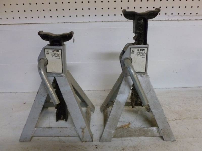 lot 240 image: Jack Stands