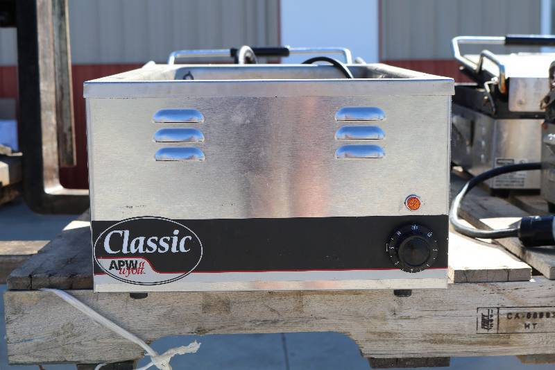 lot 9 image: Food Warmer