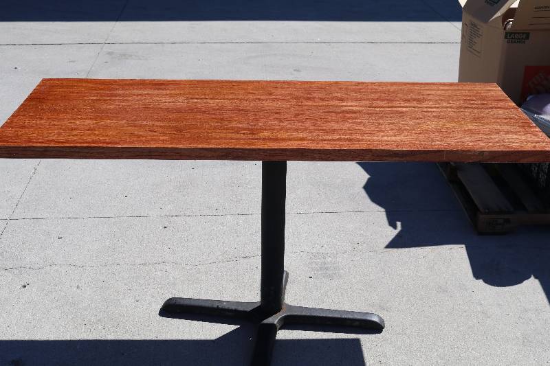 lot 34 image: Oak Table