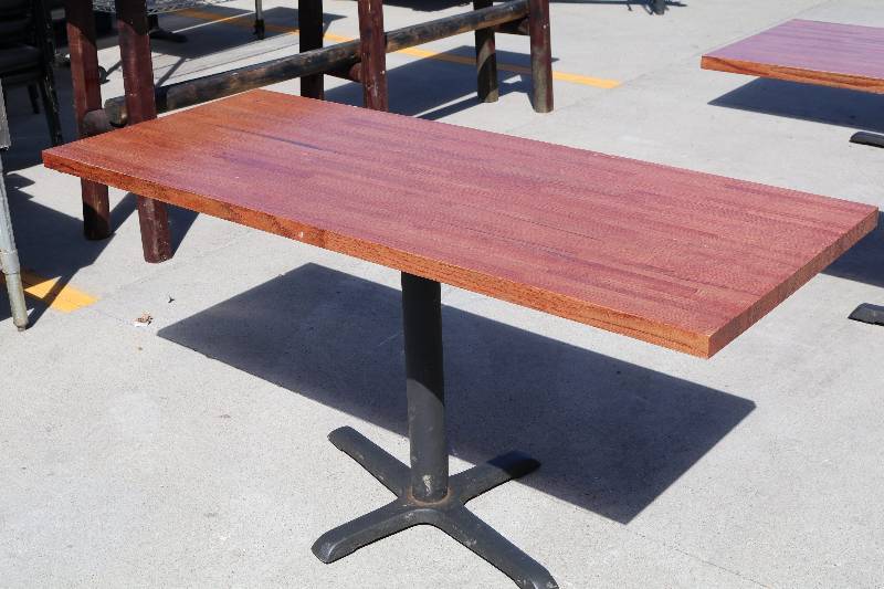 lot 36 image: Oak Table