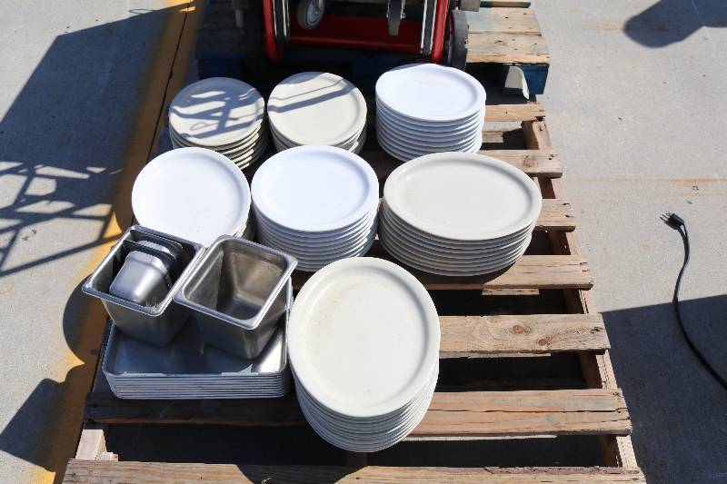 lot 57 image: Plates, Tubs & Serving Trays