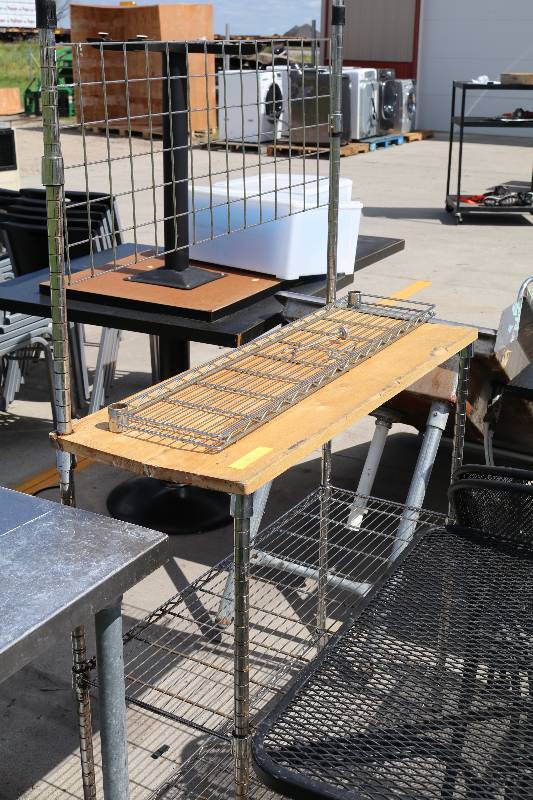 lot 82 image: Metal Shelving Unit