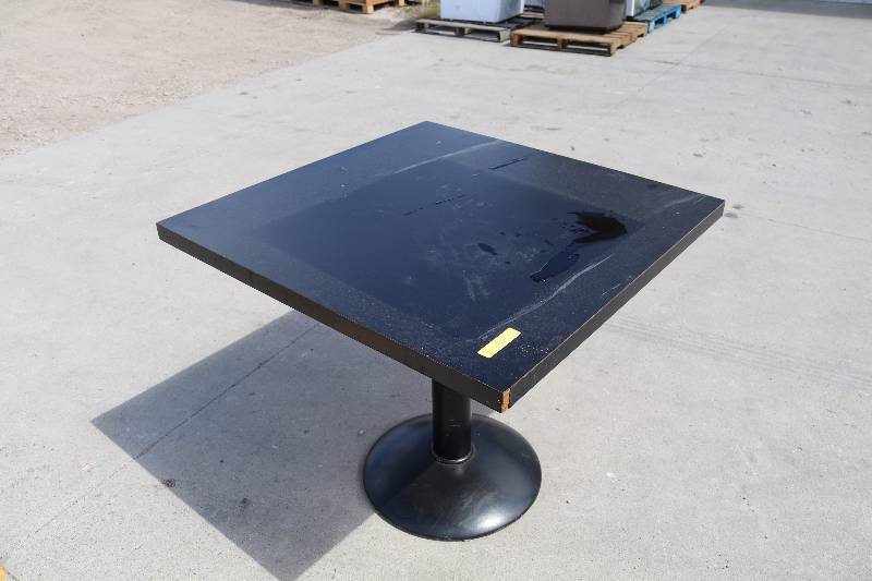 lot 84 image: Dining Table