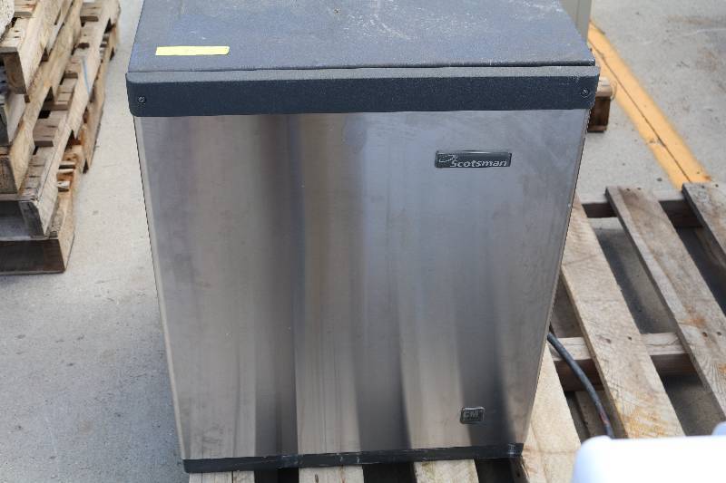 lot 86 image: Ice Maker