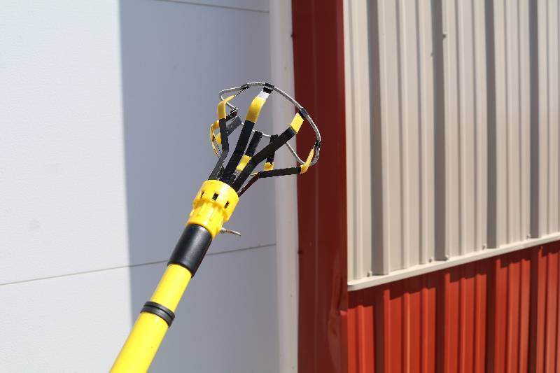 lot 92 image: Light Bulb Changing Tool