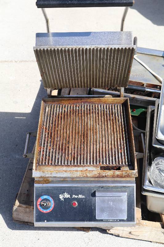 lot 101 image: Panini Machine