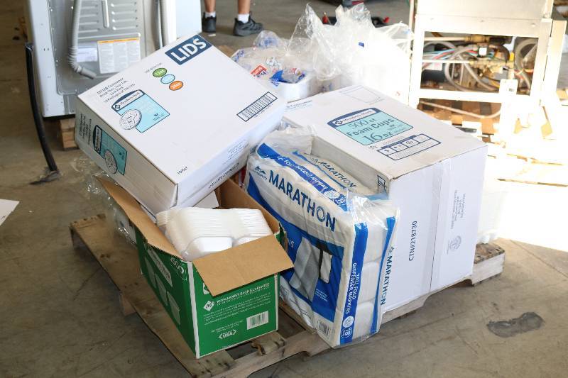 lot 104 image: Misc Kitchen Items