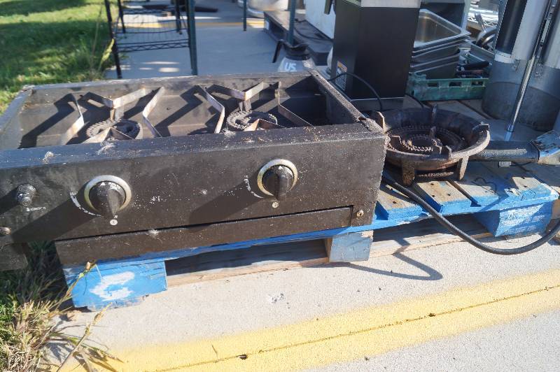 lot 13 image: Propane BurnersCoffee Maker