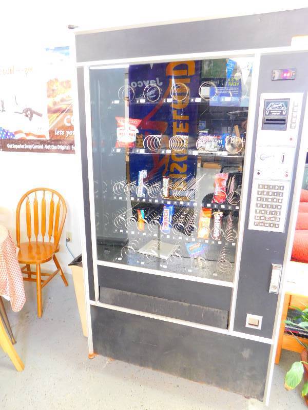 lot 304 image: Commercial Candy Vending Machine