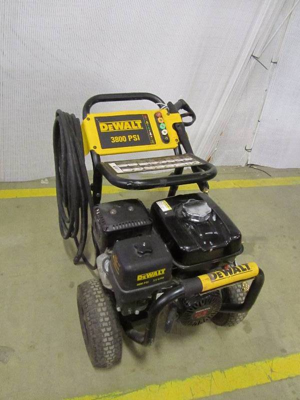Dewalt Honda GX270 3,800 psi 3.5 GPM Gas Pressure Washer