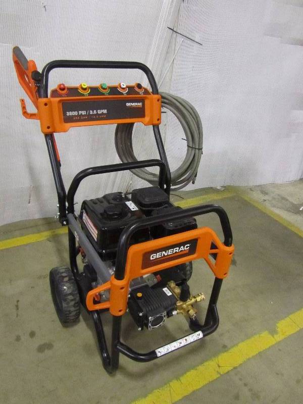 Generac 3,800 psi 3.6 GPM OHV Engine Triplex Pump Gas Powered Pressure Washer
