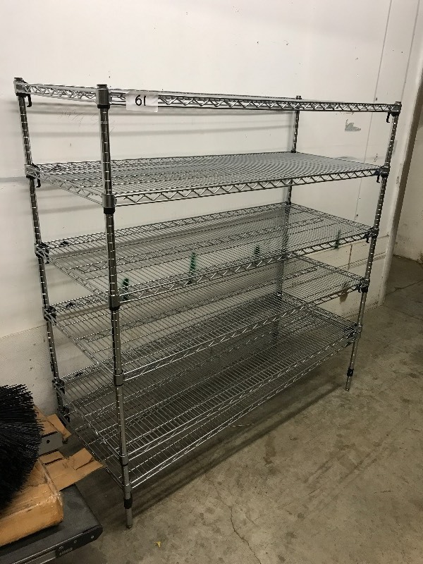 Wire shelving unit