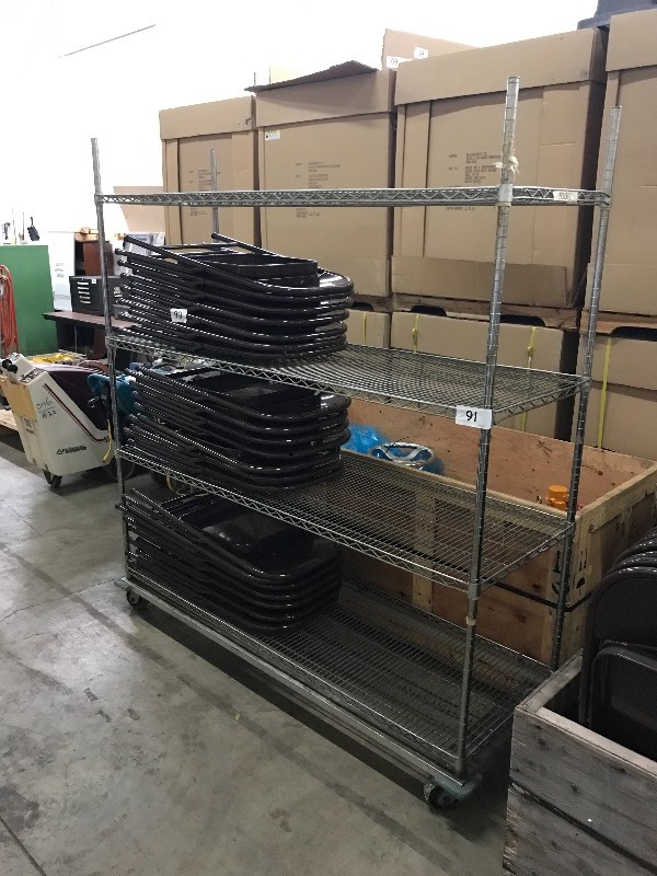 Wire shelving unit