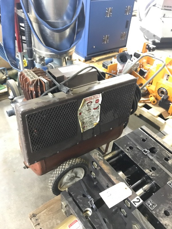 Small air compressor