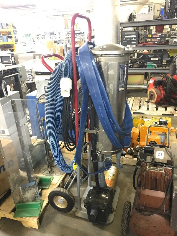 Portable filter vacuum