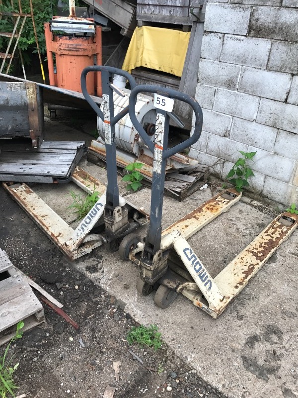 2 Pallet jacks