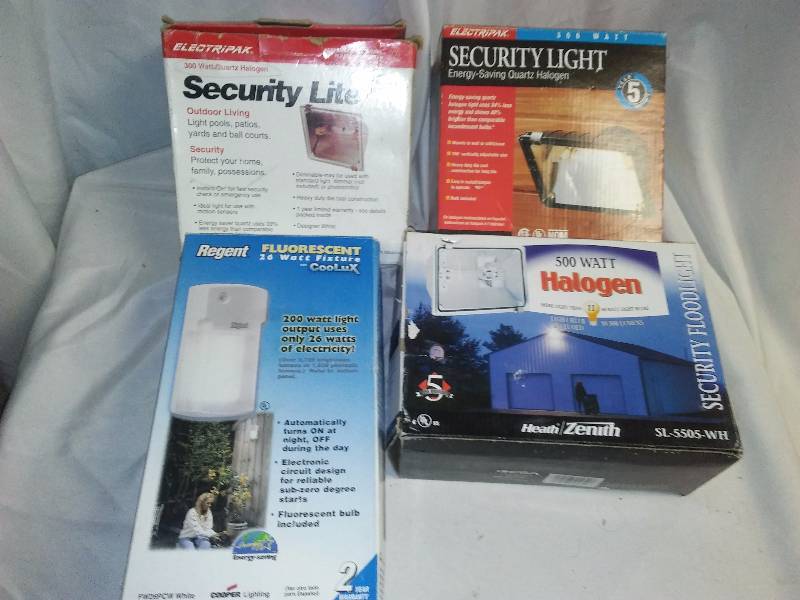 lot 11 image: Exterior Lights, New in Box (4)