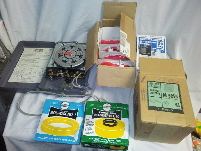 lot 16 image: Al New in Box Smoke Alarms (5) AC Disconnect, 1 Week Timer, Dimmer Control