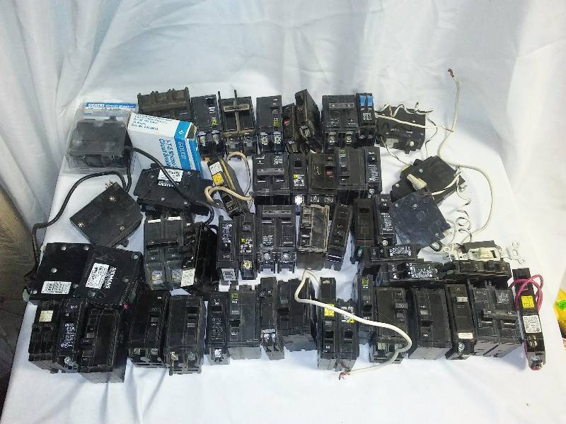 lot 17 image: Variety of Breakers