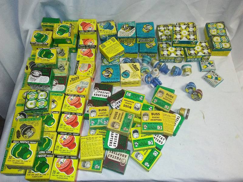 lot 29 image: Variety of Fuses, Screw in type, Fuse Stat, Fuse Tron