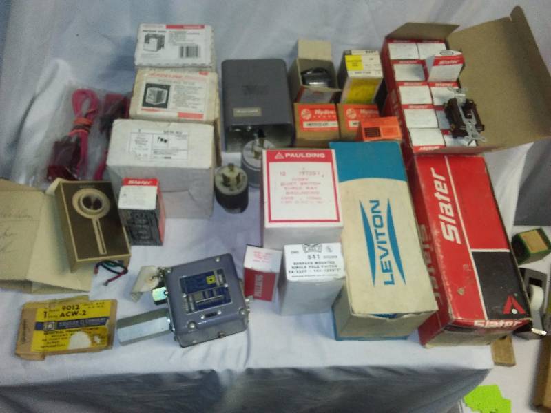 lot 35 image: Switches, Transformers, Relays and more