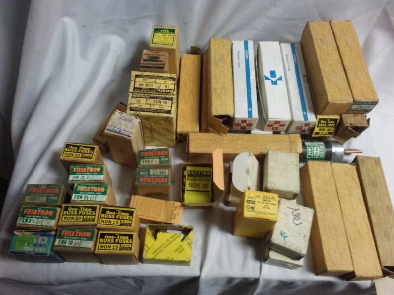 lot 36 image: Buss Fuses, Variety of Sizes