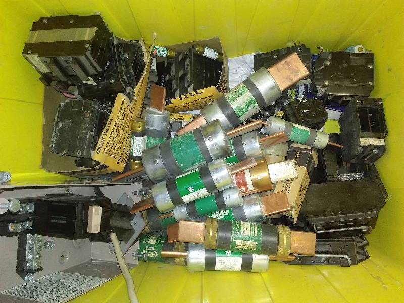 lot 47 image: Fuses and Breakers