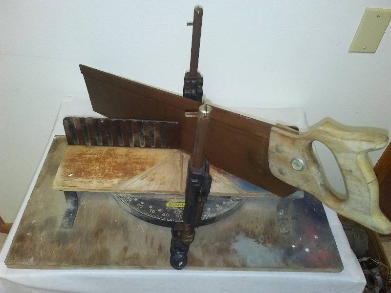 lot 81 image: Vintage Stanley Manual Cut Miter Saw