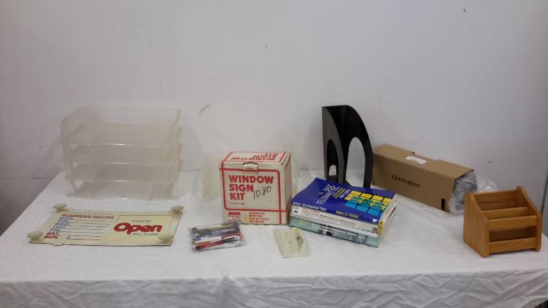 lot 13 image: Office supplies
