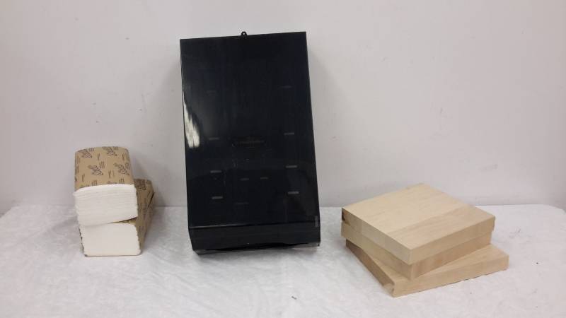lot 20 image: Towel dispenser