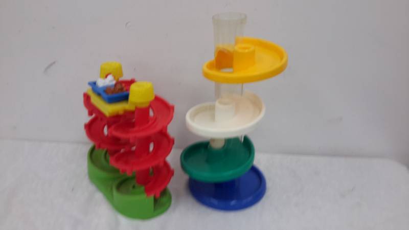 lot 21 image: Kids toys