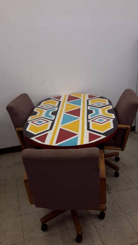 lot 24 image: Table and chairs