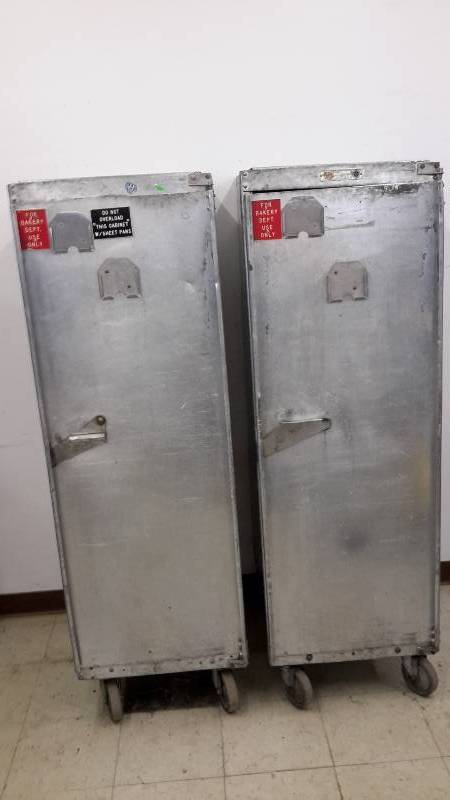 lot 25 image: Enclosed sheet pan racks